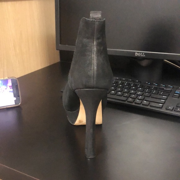 Vince Camuto black platform booties - Picture 3 of 5